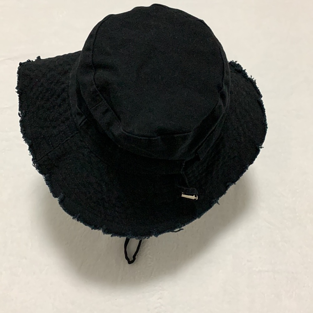 Jacquemus Black Bucket Hat - Picture 2 of 4